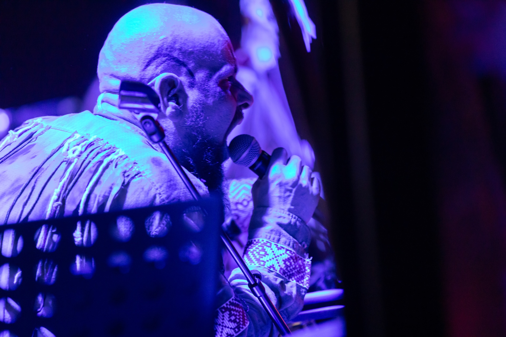 Vakava performing live